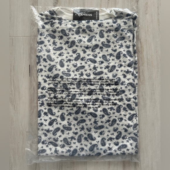 NWT Express Men’s Slub Crew Neck T-shirt in Paisley Prints - Picture 1 of 2